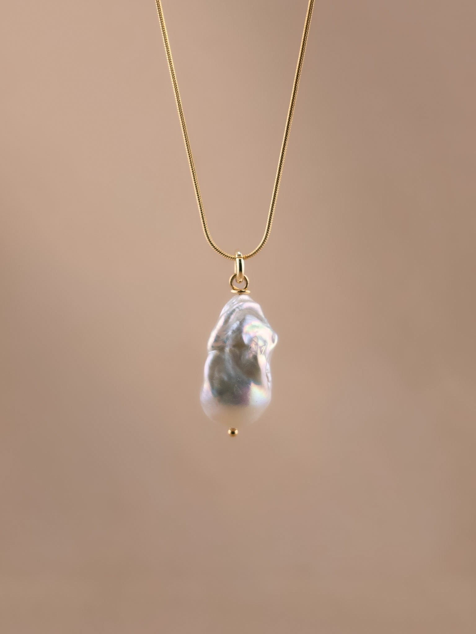 Baroque Pearl Pendant in Chain